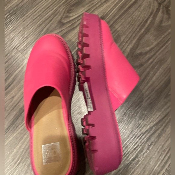 Dolce Vita Pink Clogs - Picture 2 of 6